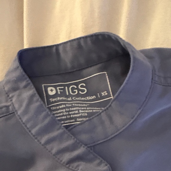 Figs Navy Scrub Set with Light Green Drawstring - Picture 4 of 4